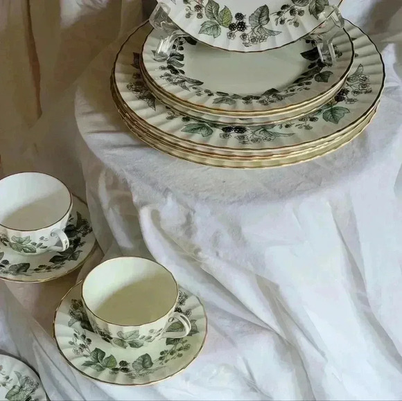 Set of 4- Lavinia Dinner Plates - Picture 1 of 3